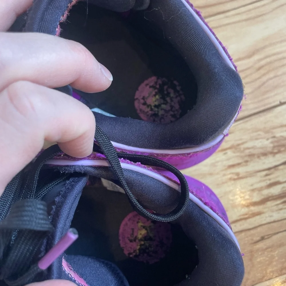 Nike LeBron pink diamond collection vivid purple youth size 5.5Y teen